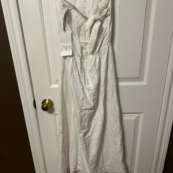 Brand new white summer open back Zara dress - Picture 3 of 4
